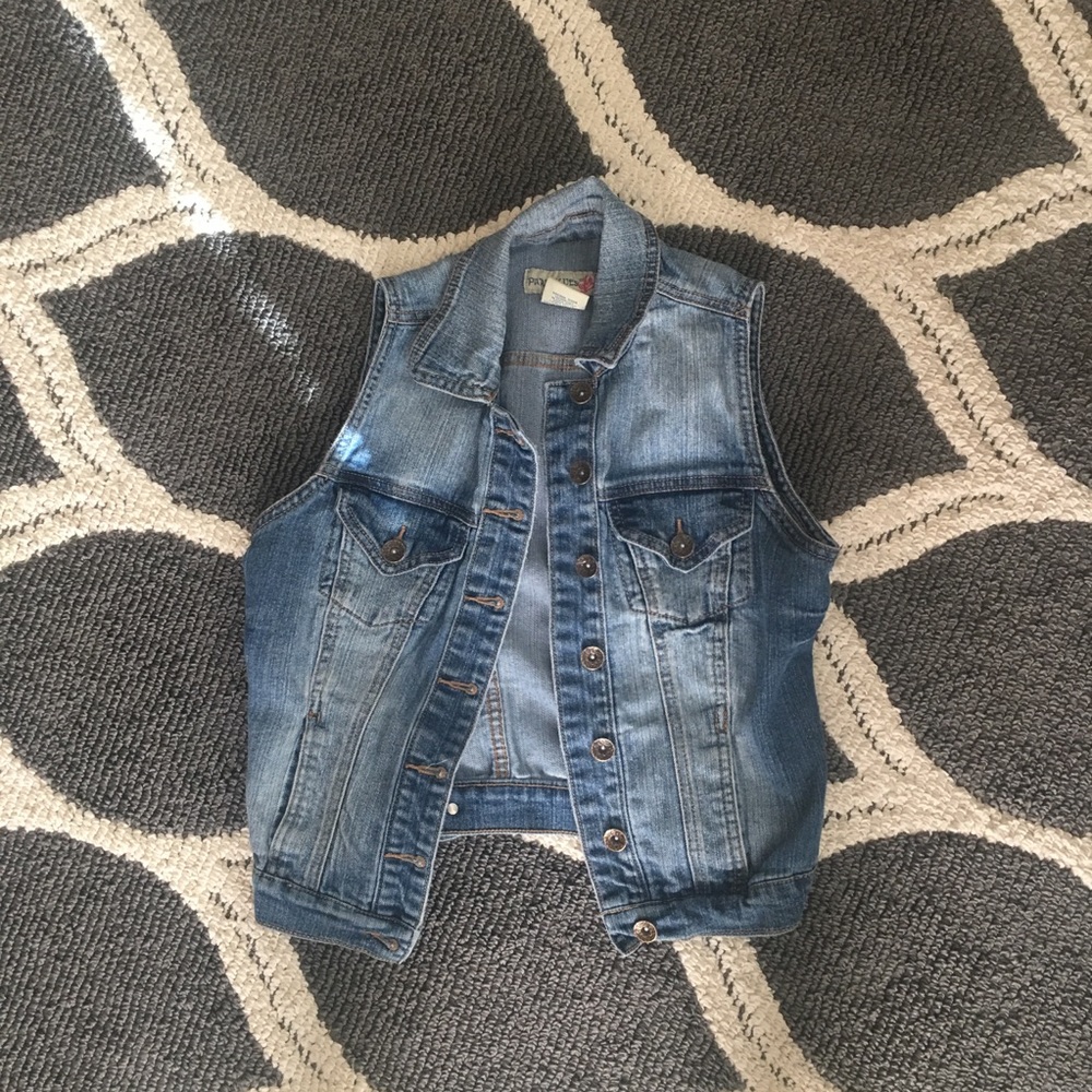 Cute casual jean jacket sleeveless vest